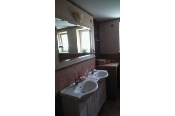 Słowacja Byt Nová Polianka, Zewnątrz